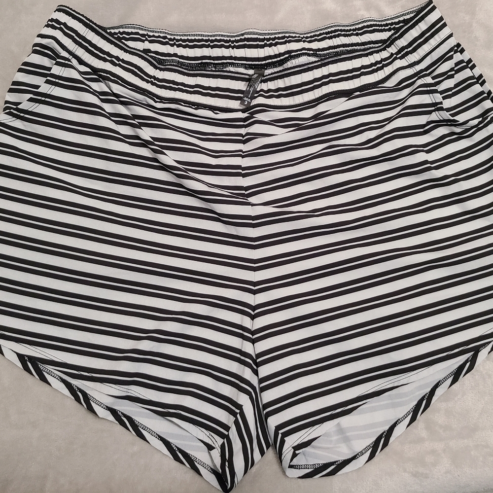 Torrid, striped swim short with pockets. Sz 3
